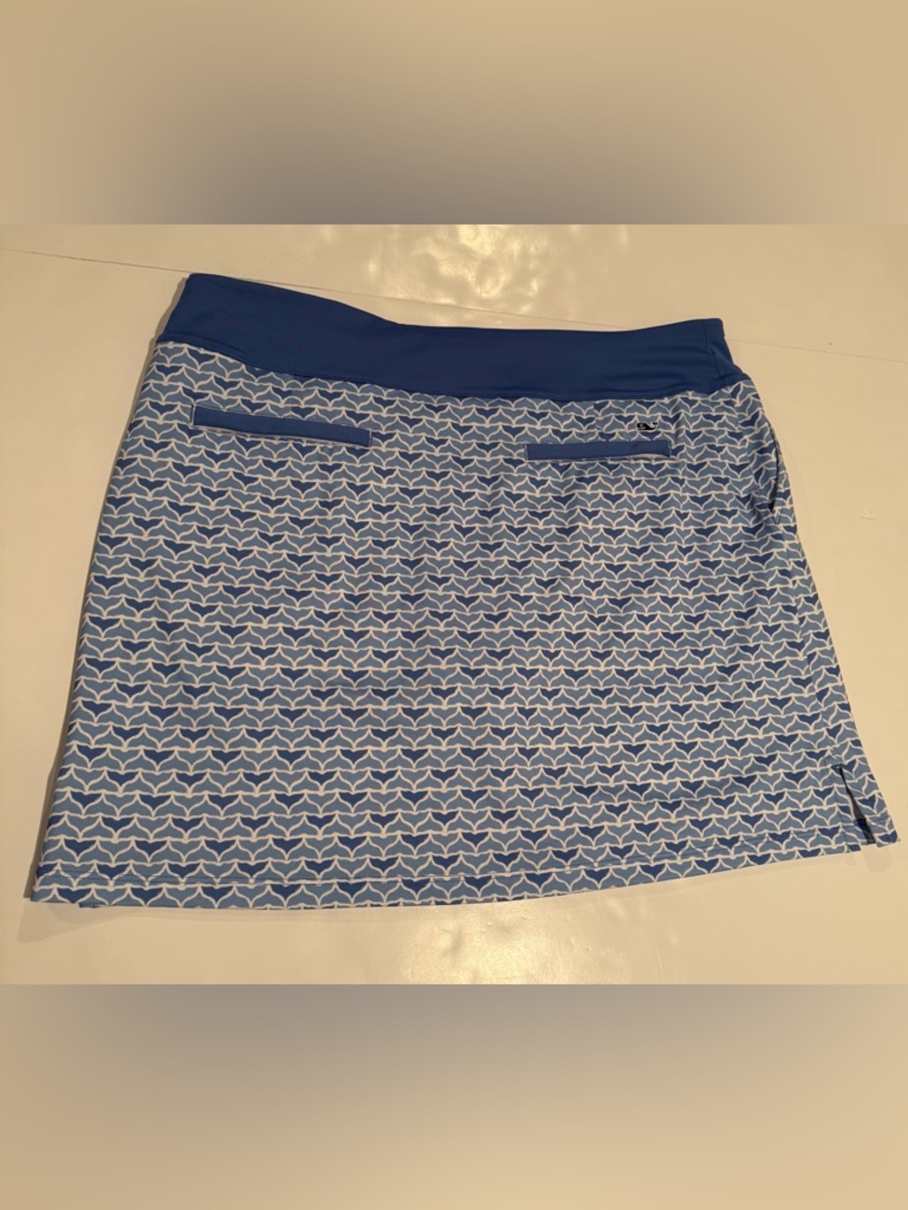 Vineyard vines performance woman’s athleticc skort with whale fin size Large - Picture 7 of 11